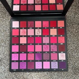 Beauty Bay "Berries 42 Colour" eyeshadow palette